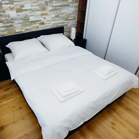 Of The Kings Silence Apartment *